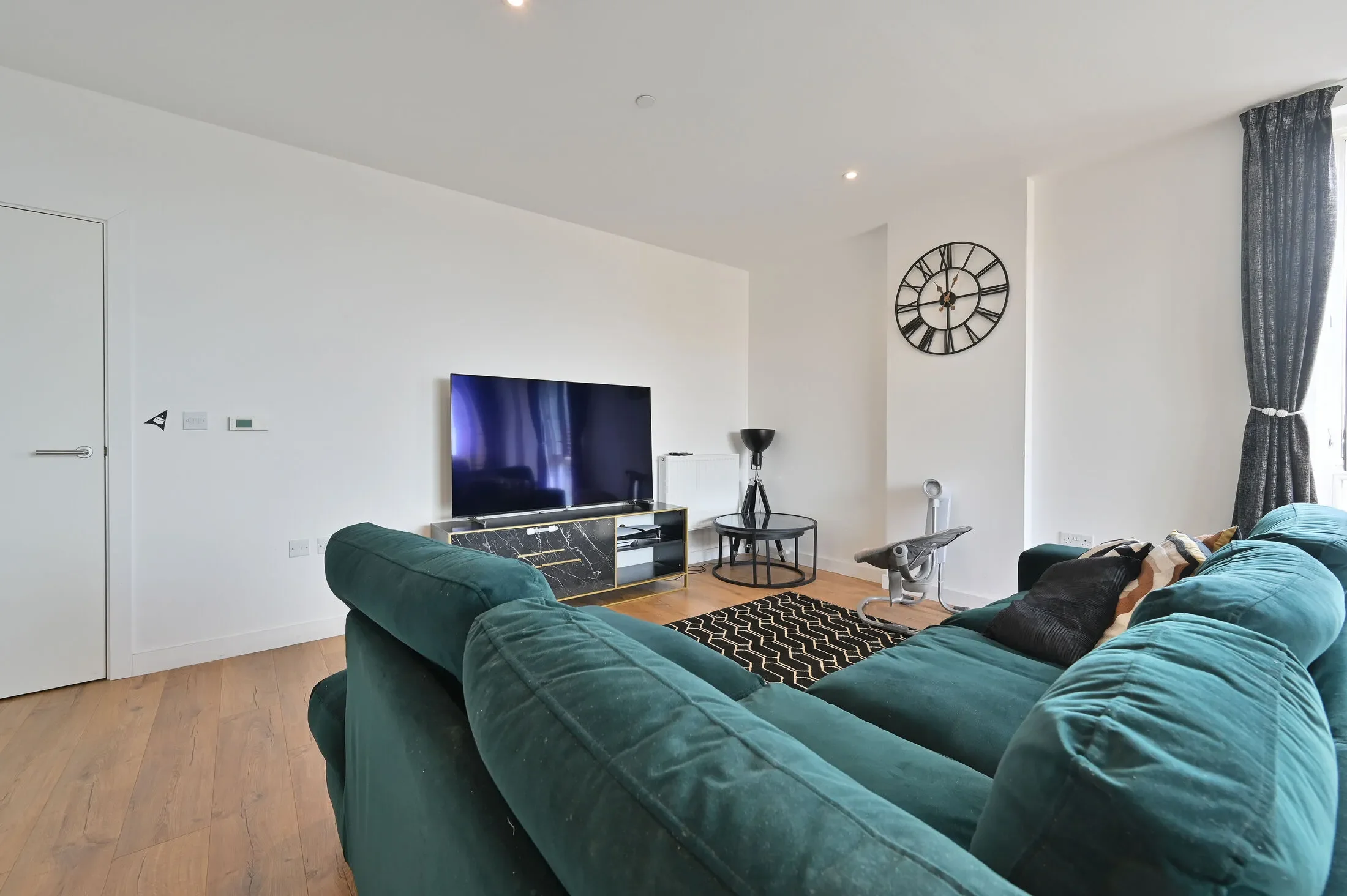 Flat Prout Grove in Greater London