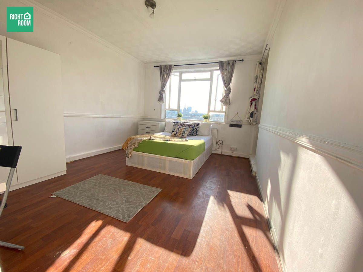 Flat Priory Green in Greater London
