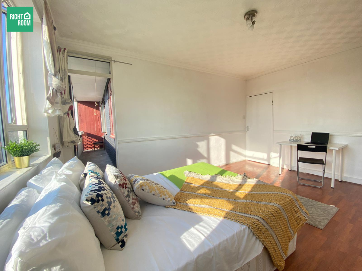 Flat Priory Green in Greater London