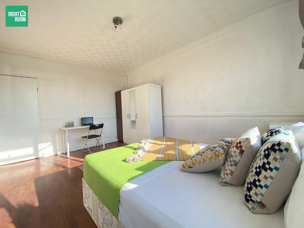 Flat Priory Green in Greater London