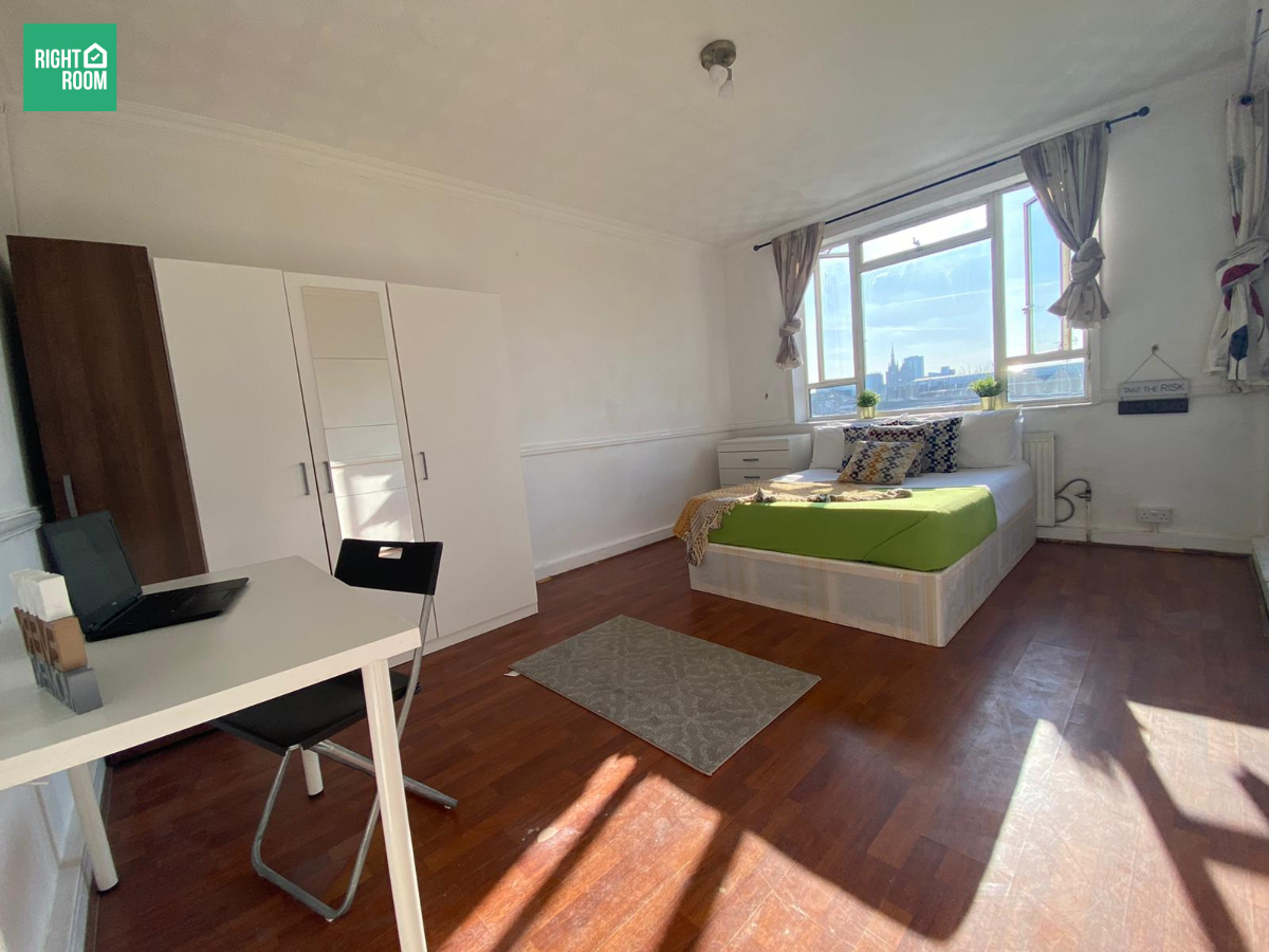 Flat Priory Green in Greater London