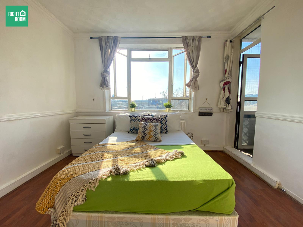 Flat Priory Green in Greater London