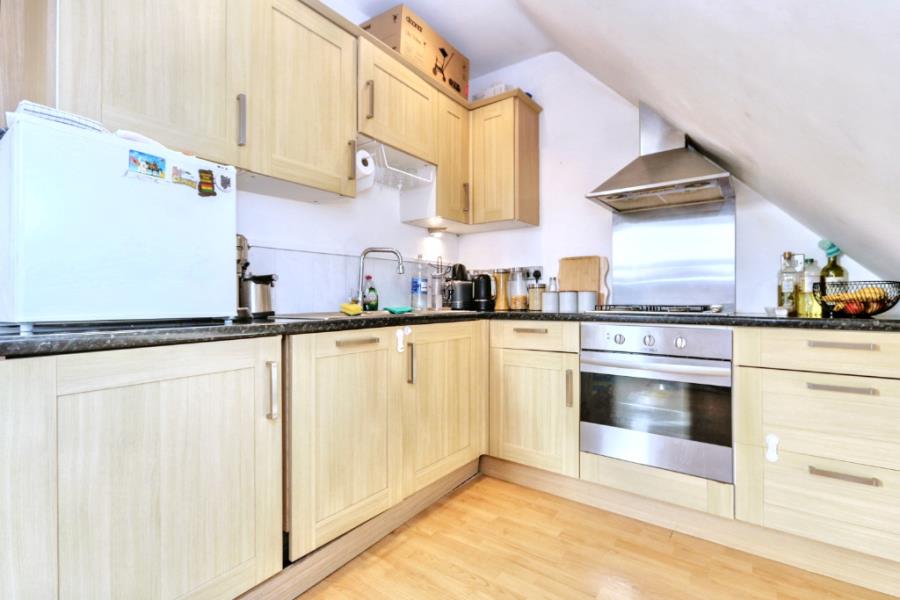 Flat Ewell Road in Greater London