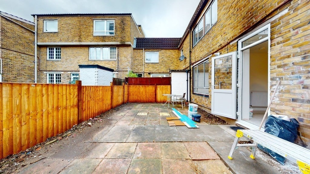Room Redcastle Close in Greater London