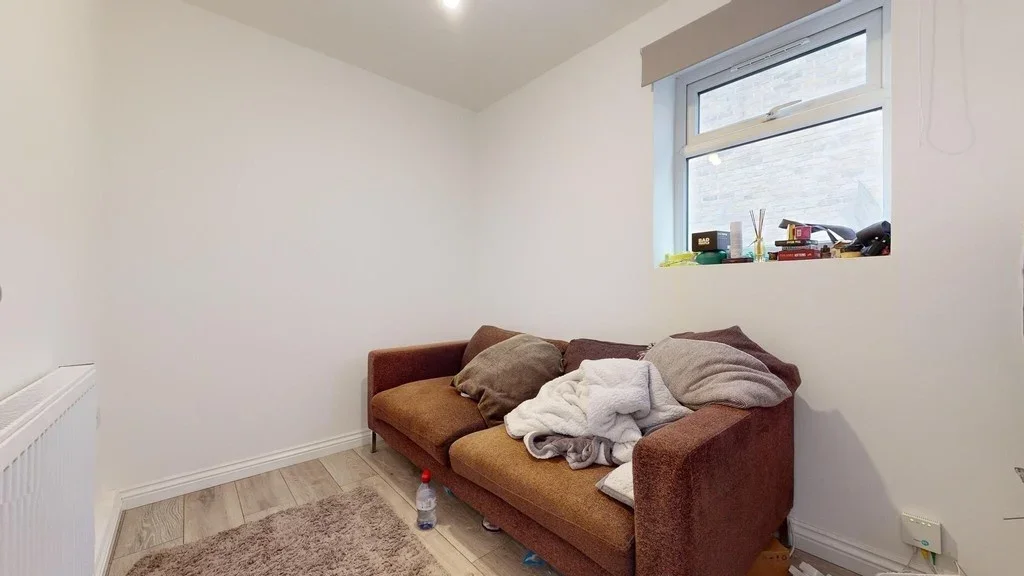 Room Redcastle Close in Greater London