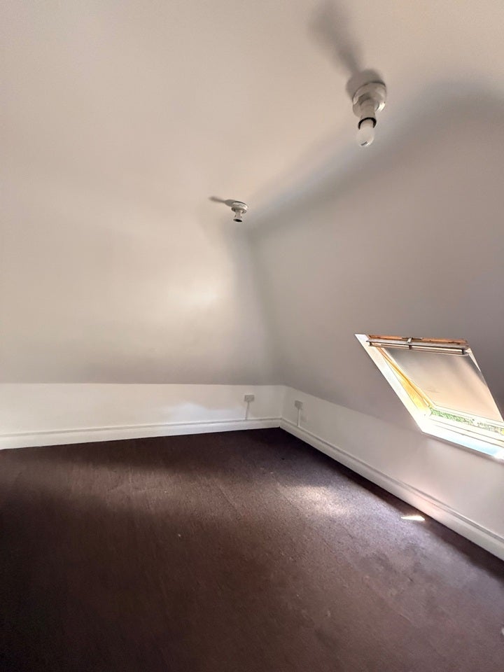 Flat Hanworth Road in Greater London