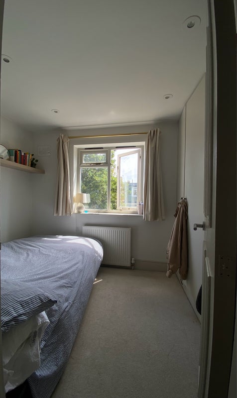 Flat Davisville Road in Greater London