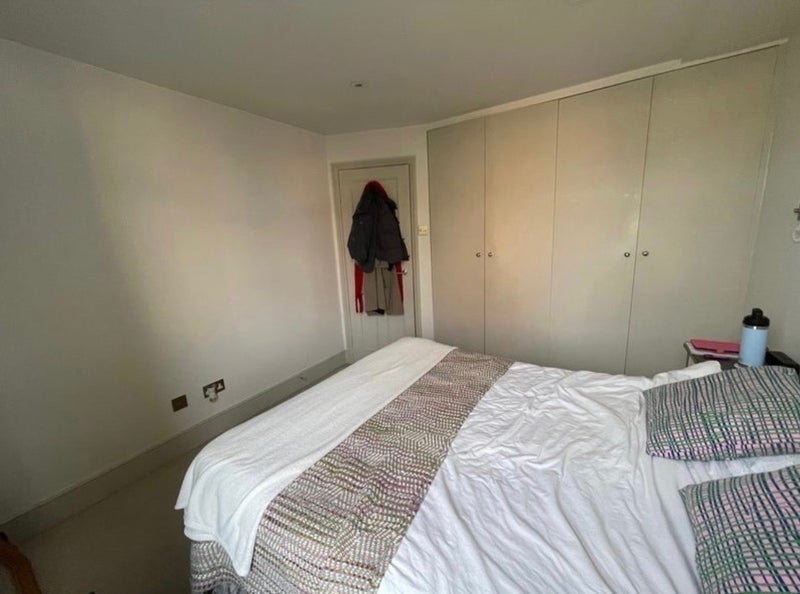 Flat Davisville Road in Greater London