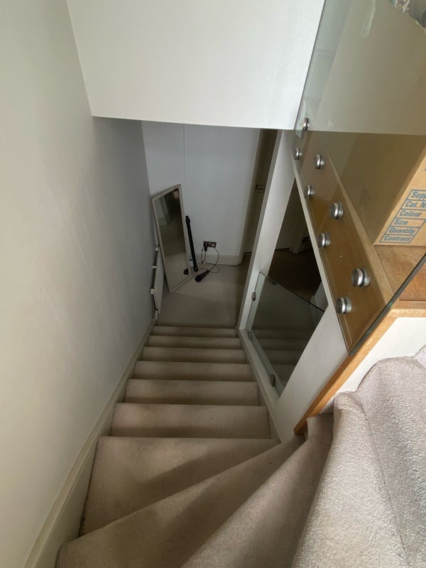 Flat Davisville Road in Greater London