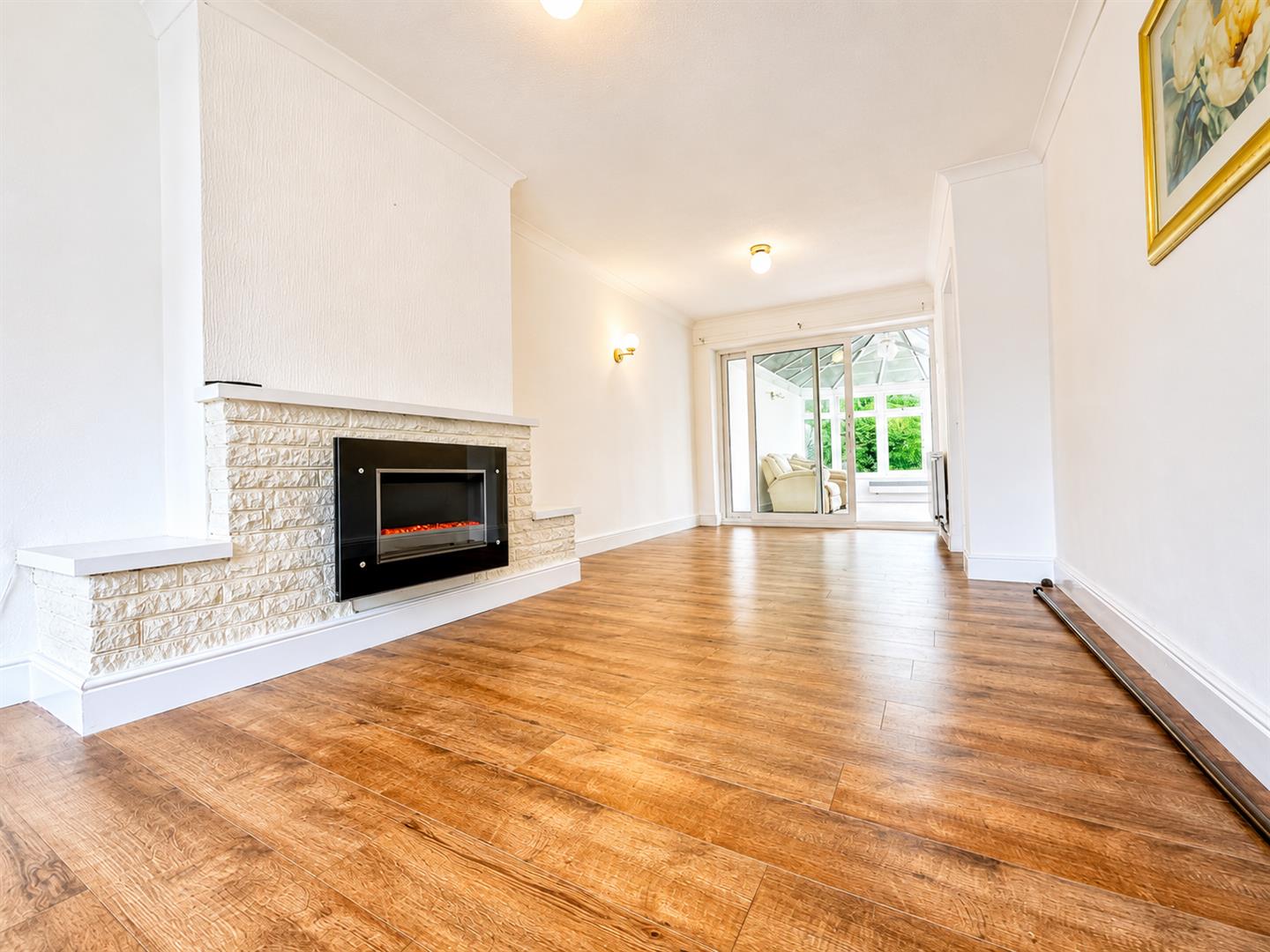 House Hawthorn Road in Surrey Heath