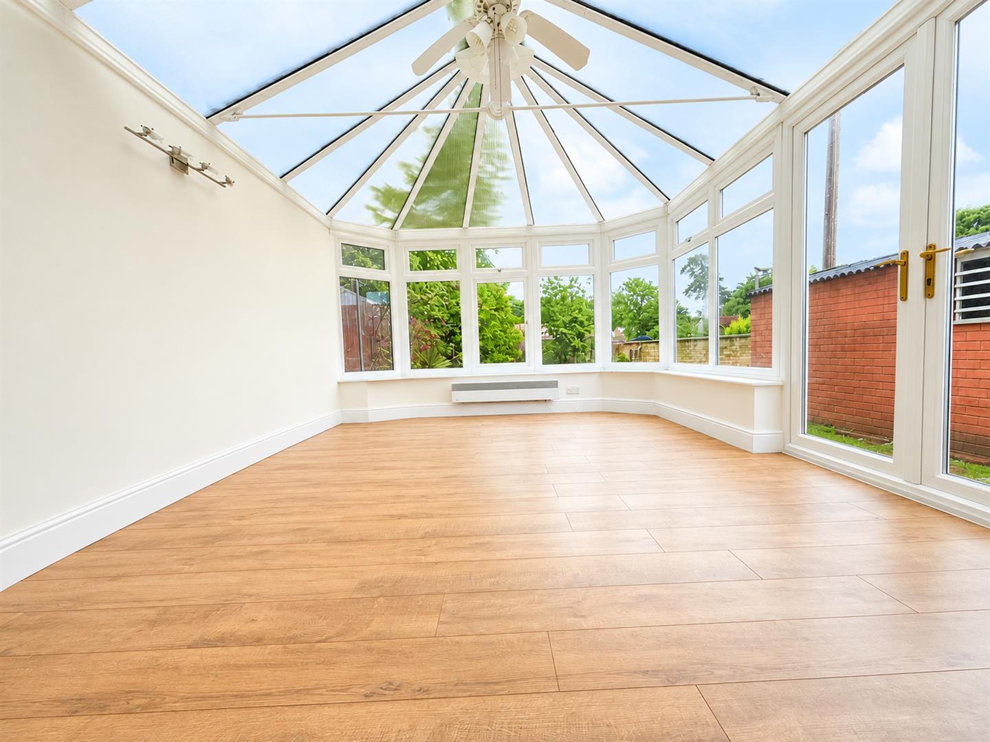House Hawthorn Road in Surrey Heath