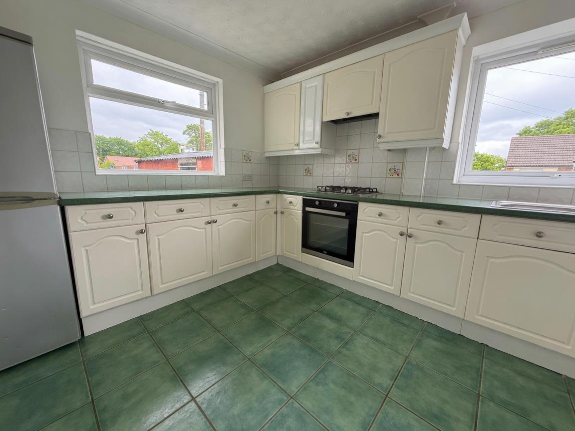 House Hawthorn Road in Surrey Heath