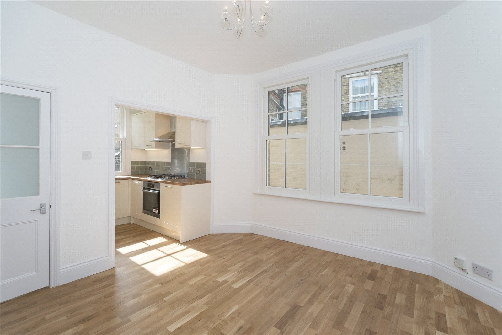 Flat North Avenue in Greater London