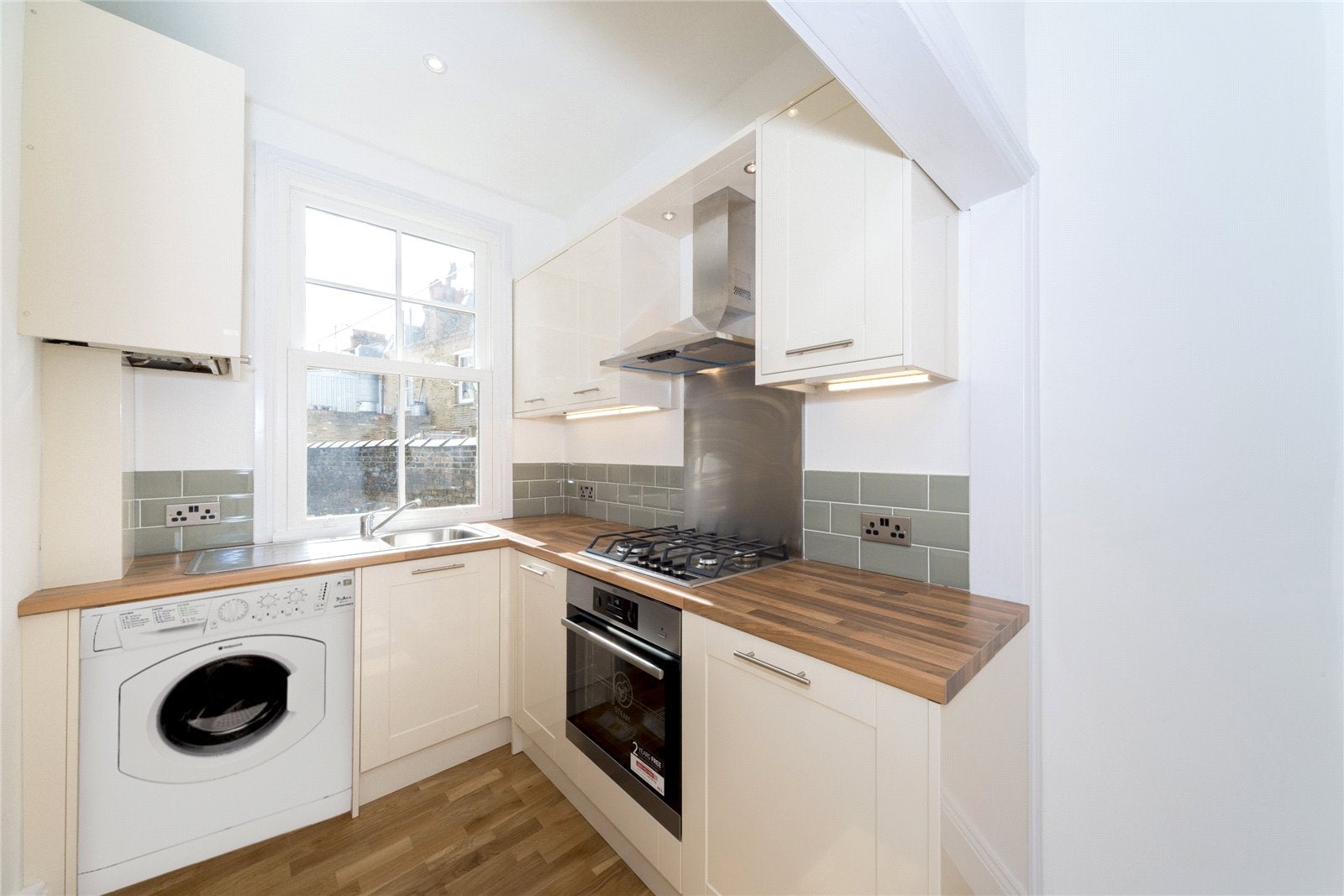 Flat North Avenue in Greater London