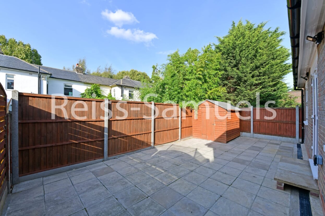 Flat Lockesfield Place in Greater London