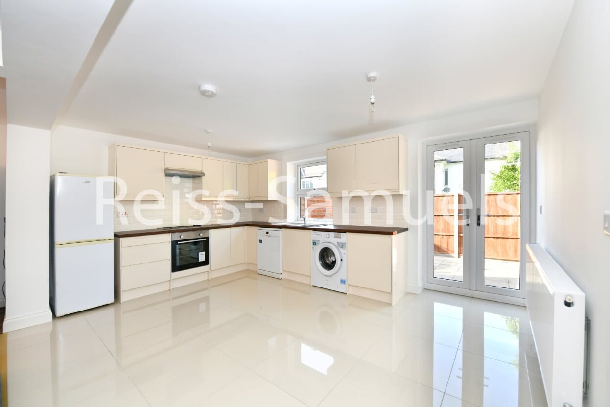 Flat Lockesfield Place in Greater London