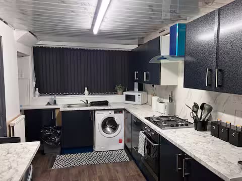 Room Caldervale Avenue in Manchester