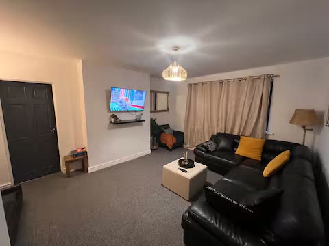 Room Caldervale Avenue in Manchester
