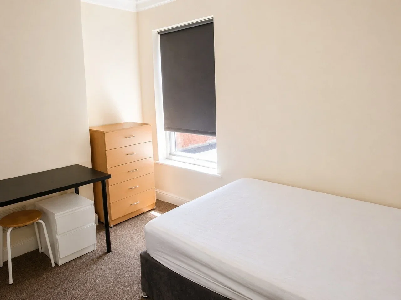 Room Olive Road in Greater London