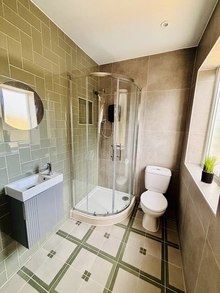 Flat Greenford Road in Greater London
