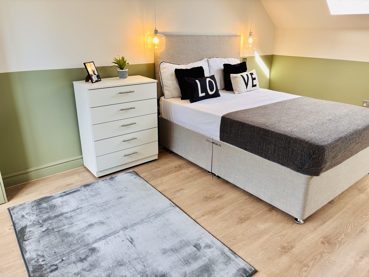 Flat Greenford Road in Greater London