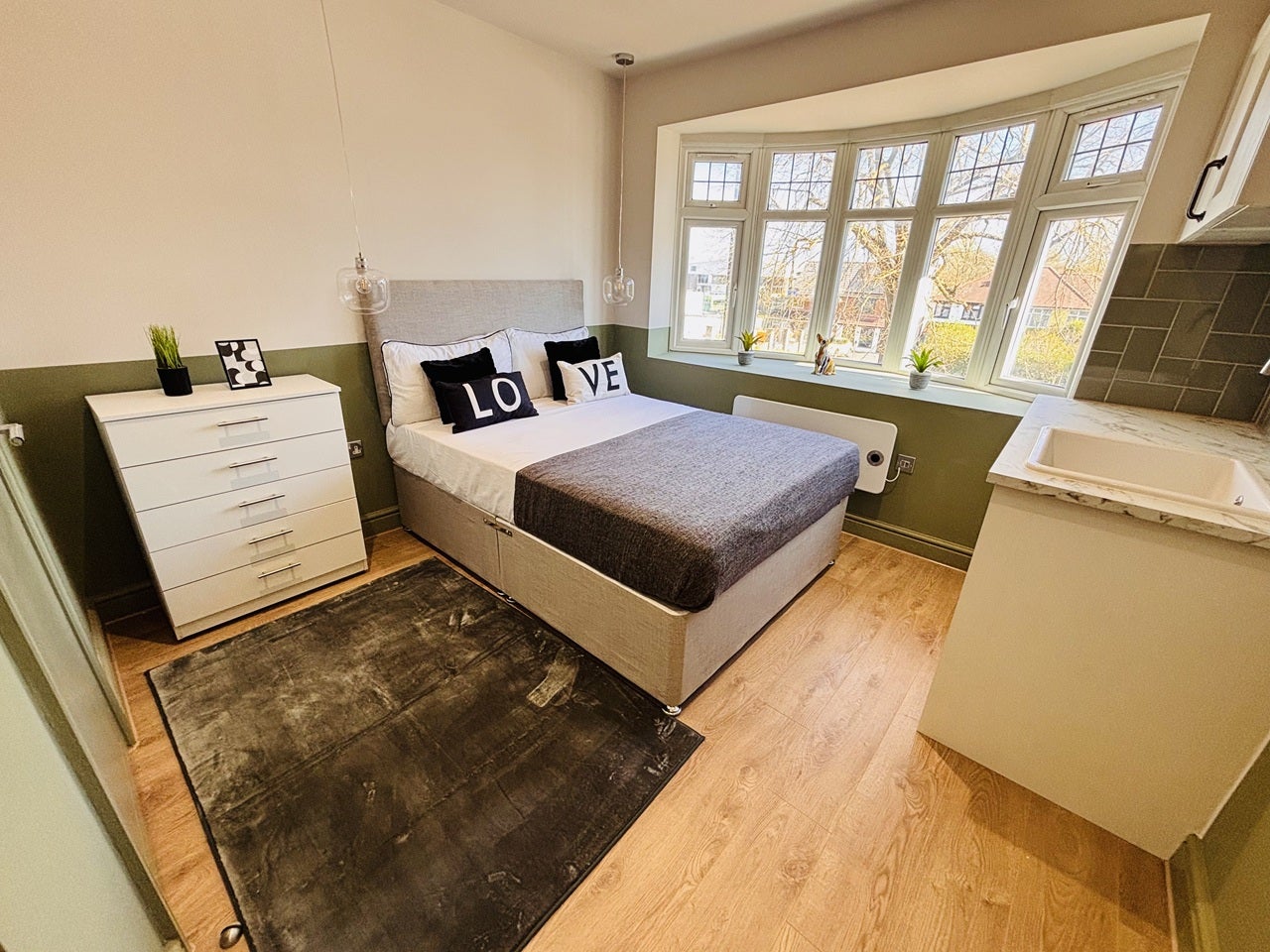 Flat Greenford Road in Greater London