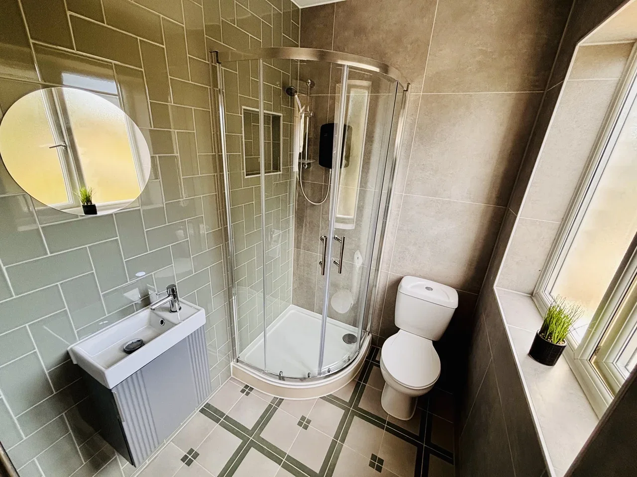 Flat Greenford Road in Greater London