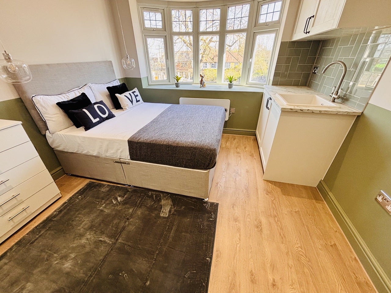 Flat Greenford Road in Greater London