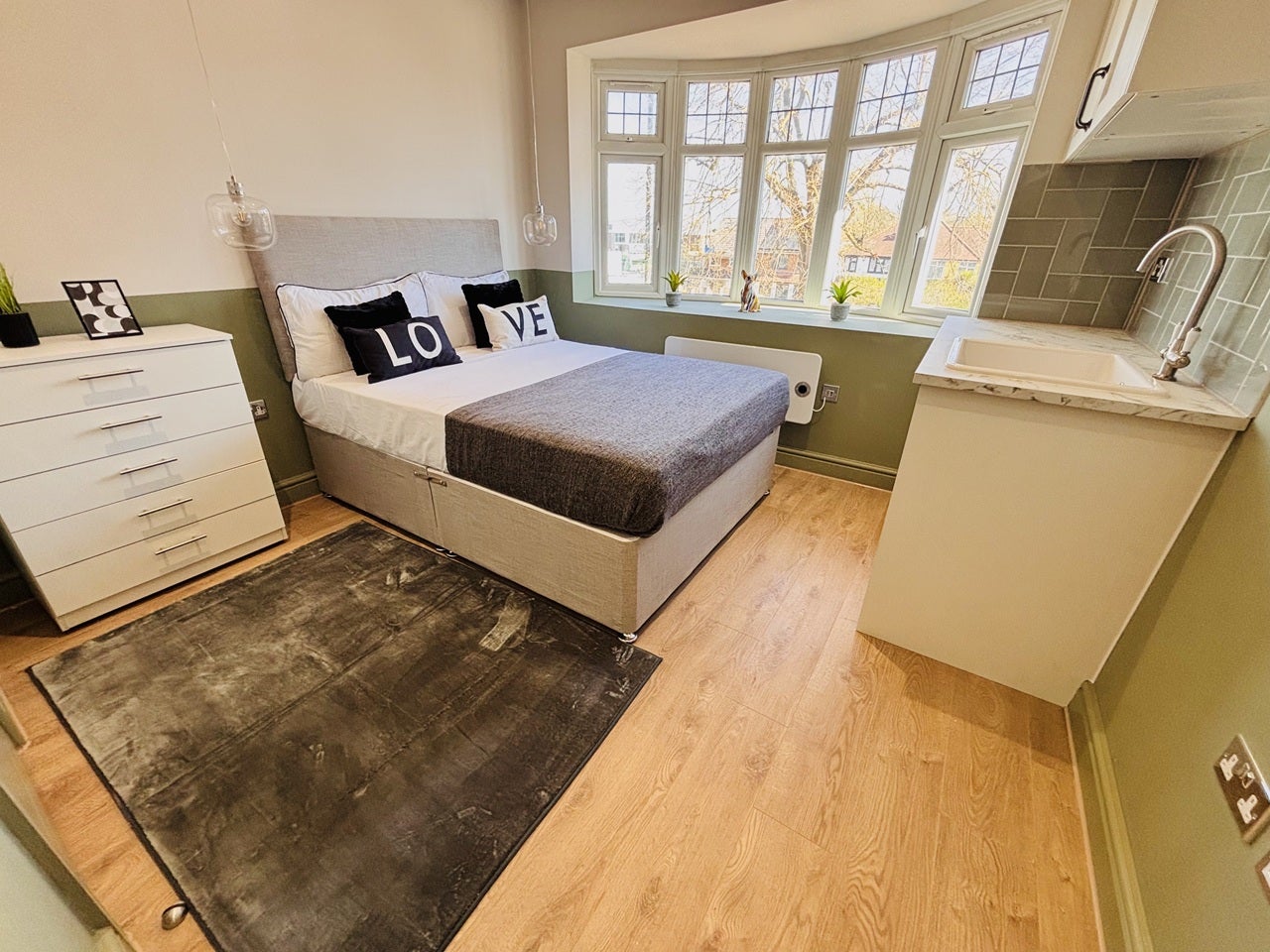 Flat Greenford Road in Greater London
