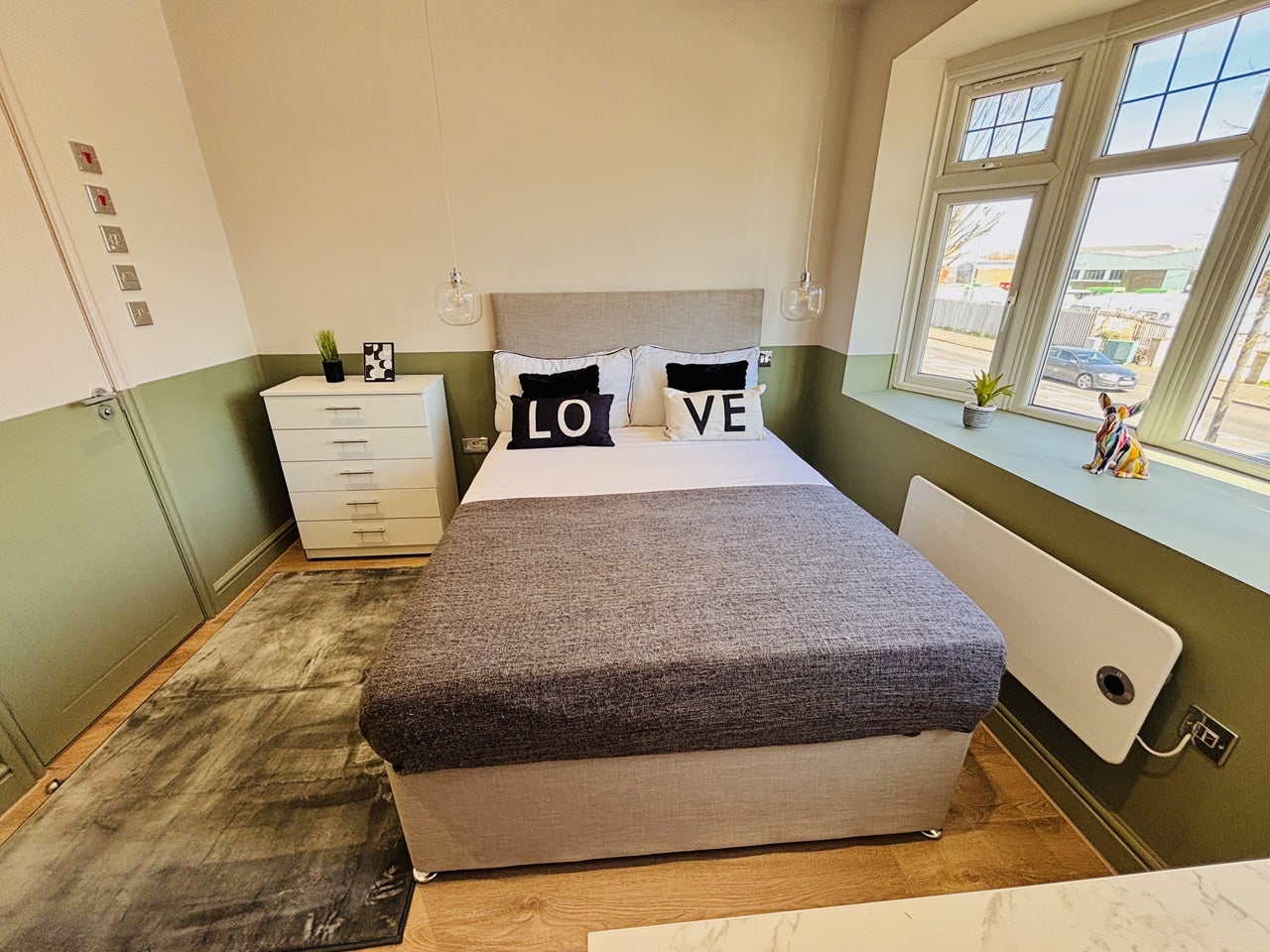Flat Greenford Road in Greater London