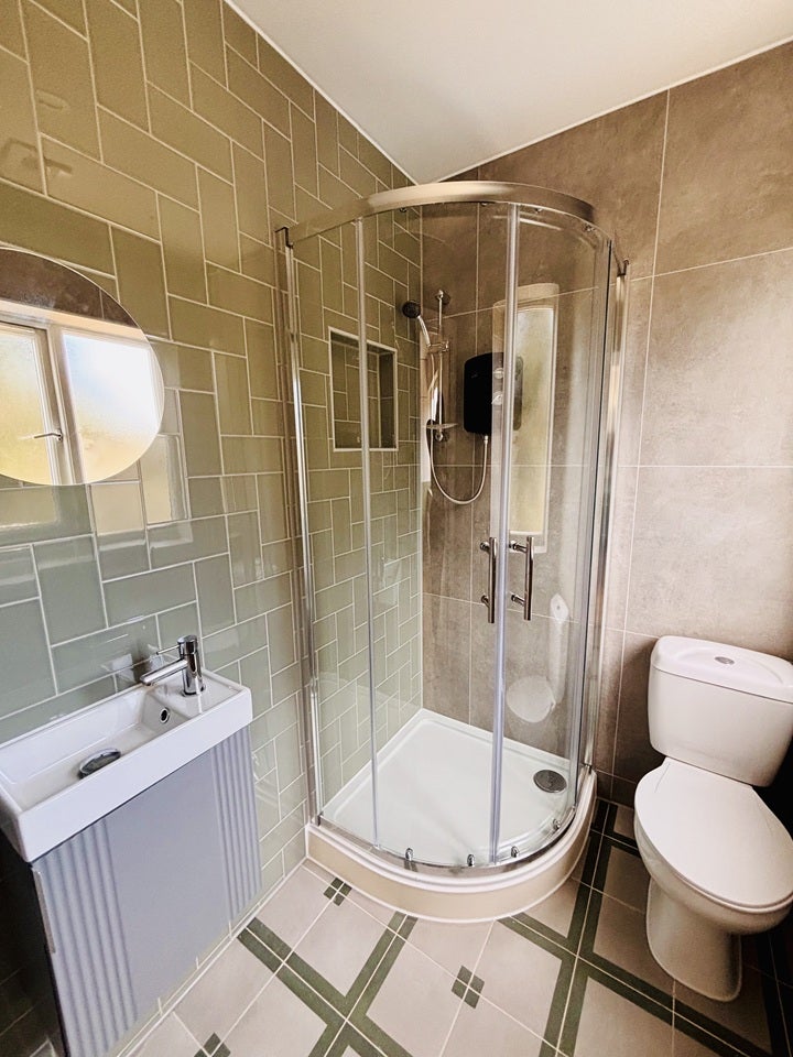 Flat Greenford Road in Greater London