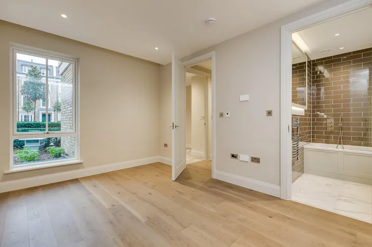 Flat Heathfield Terrace in Greater London