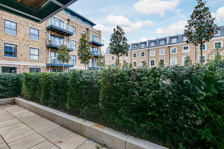 Flat Heathfield Terrace in Greater London