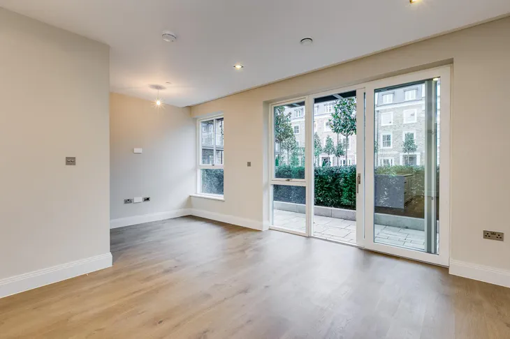 Flat Heathfield Terrace in Greater London