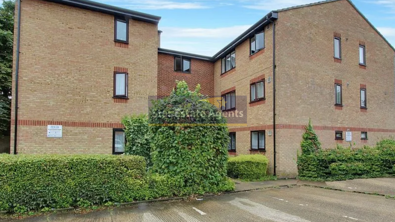 Flat Chartwell Close in Greater London