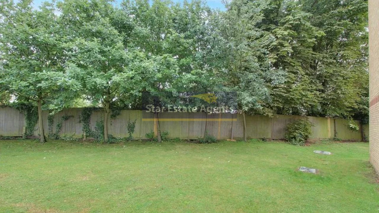Flat Chartwell Close in Greater London