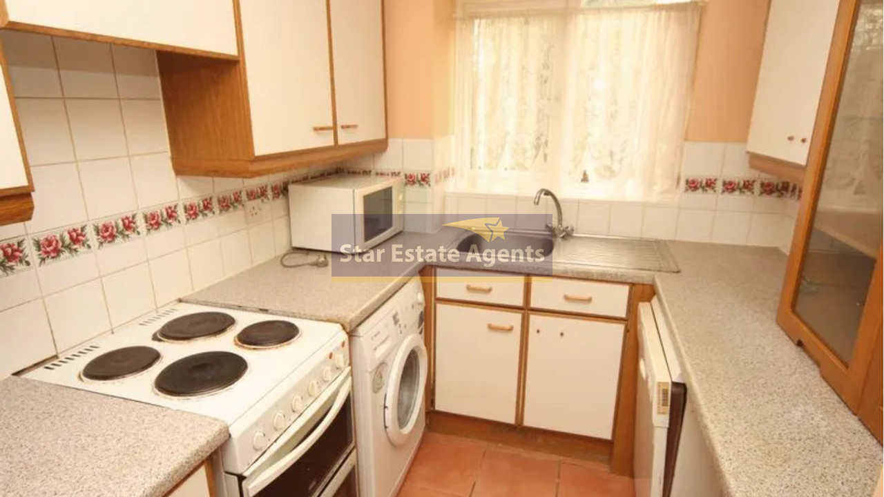 Flat Chartwell Close in Greater London