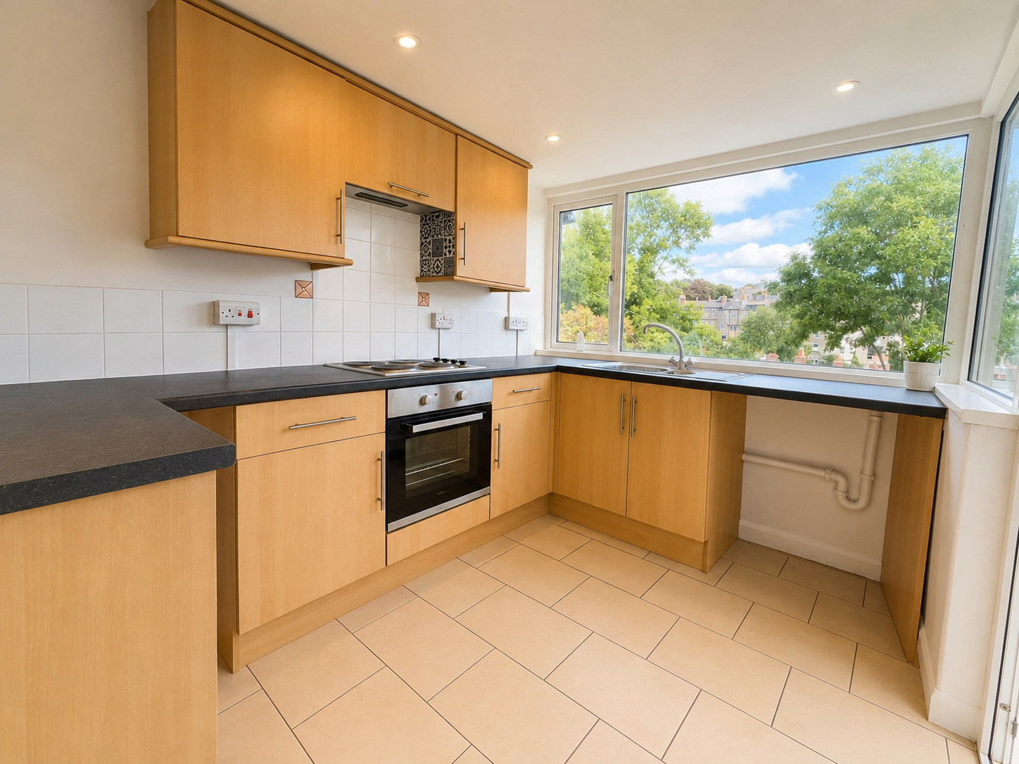 Flat Wellesley Road in Torquay