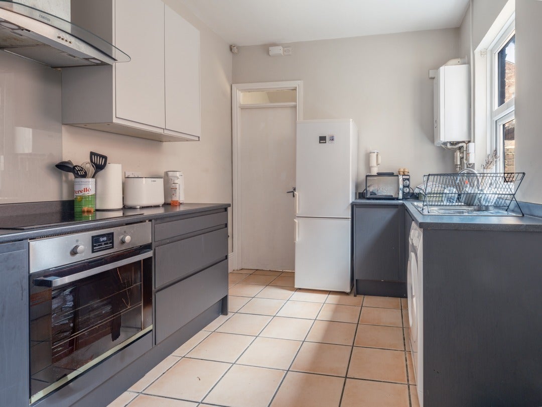 Flat Coniston Avenue in Newcastle upon Tyne
