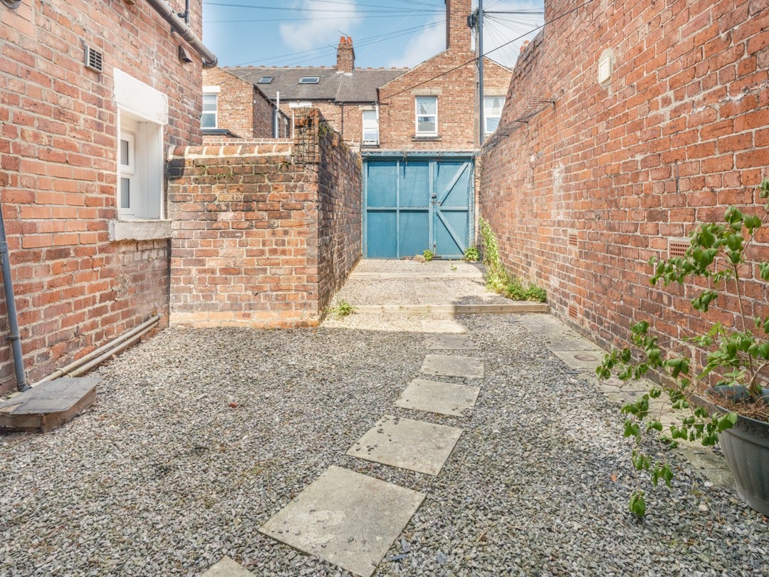 Flat Coniston Avenue in Newcastle upon Tyne