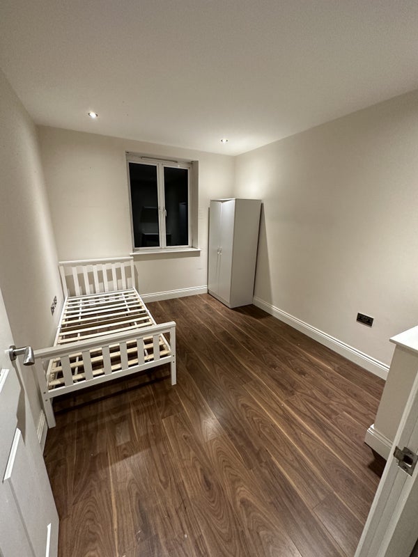Room Oakthorpe Road in Greater London