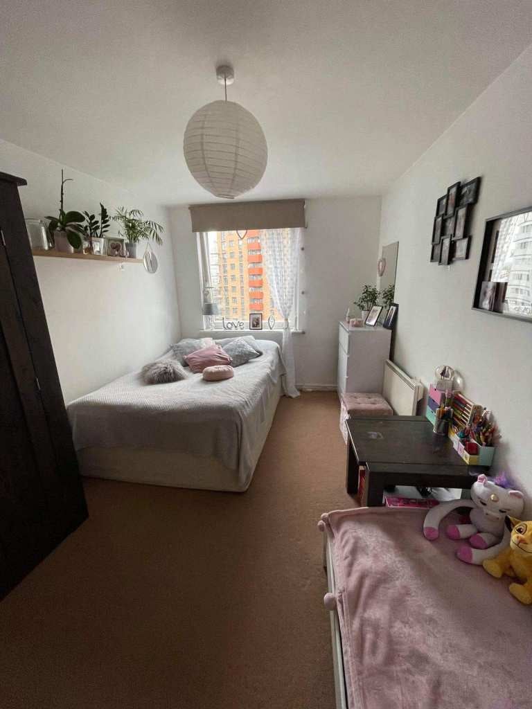 Flat Prince Regent Road in Greater London