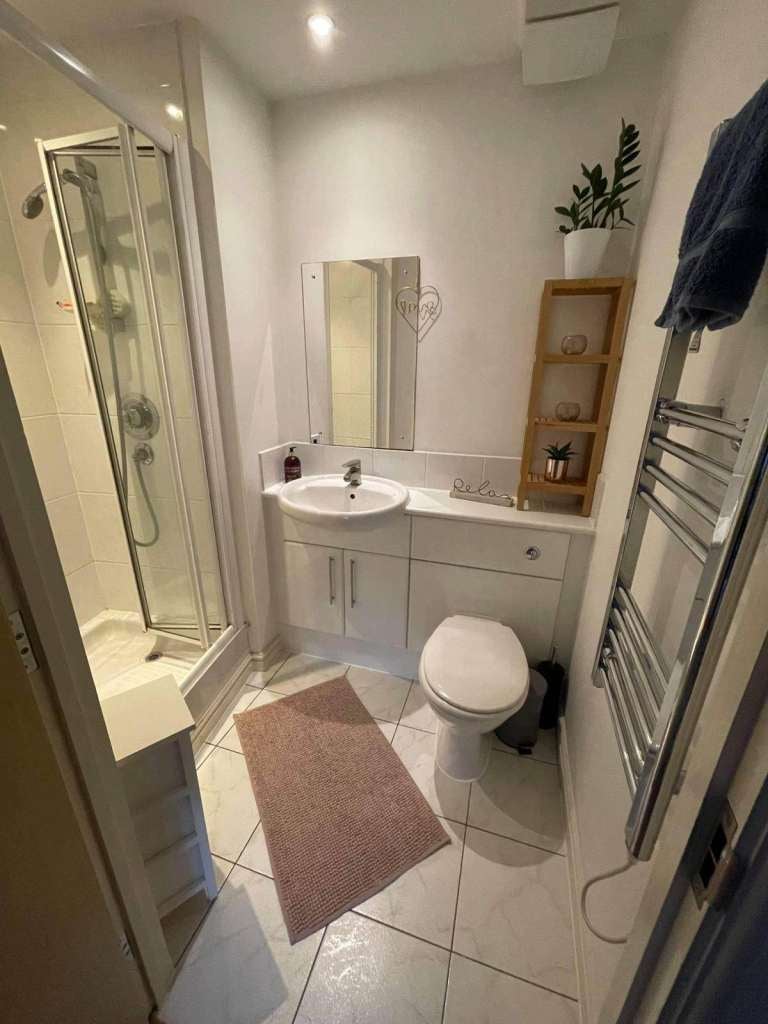 Flat Prince Regent Road in Greater London