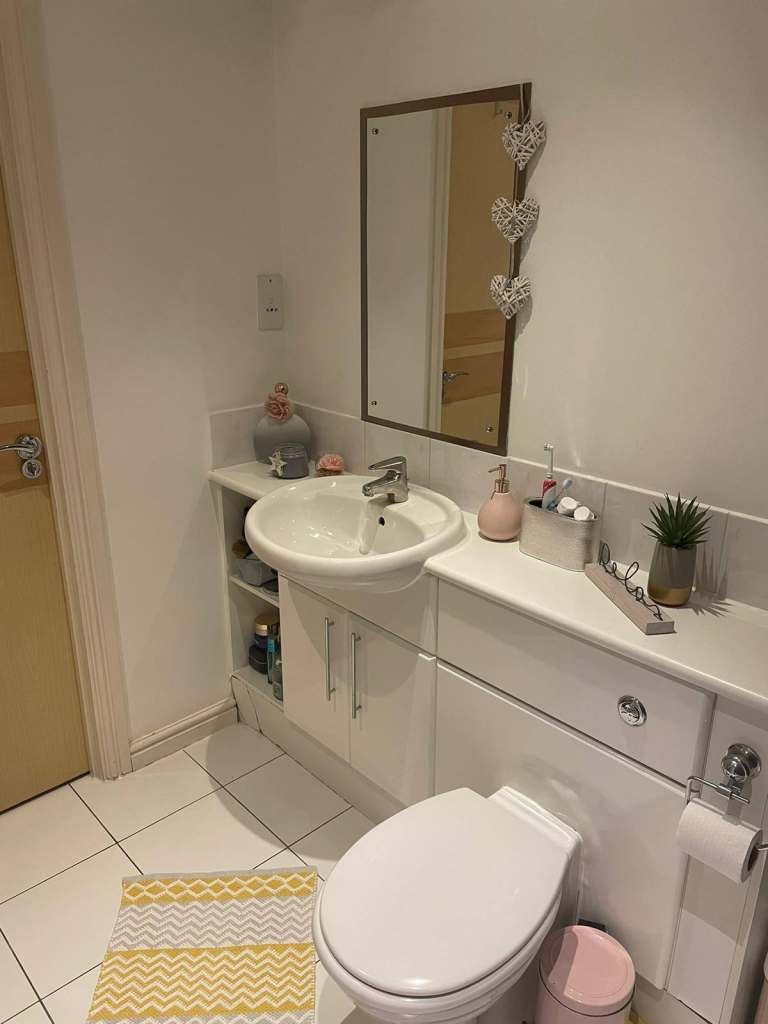 Flat Prince Regent Road in Greater London