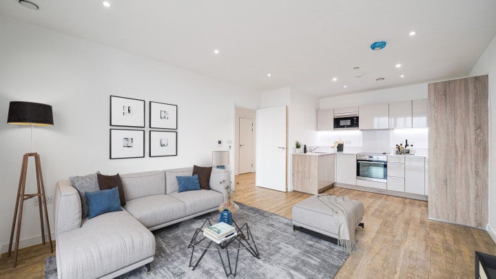 Flat Telegraph Avenue in Greater London