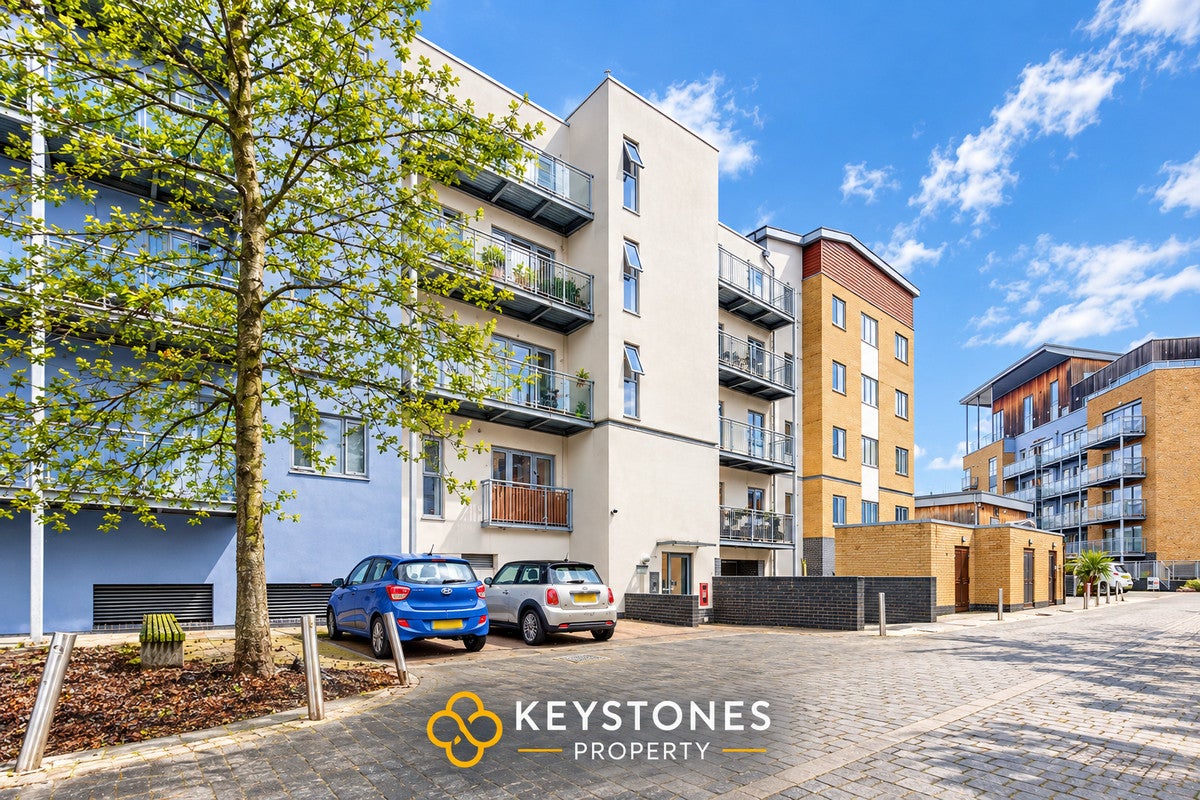 Flat Quayside Drive in Colchester