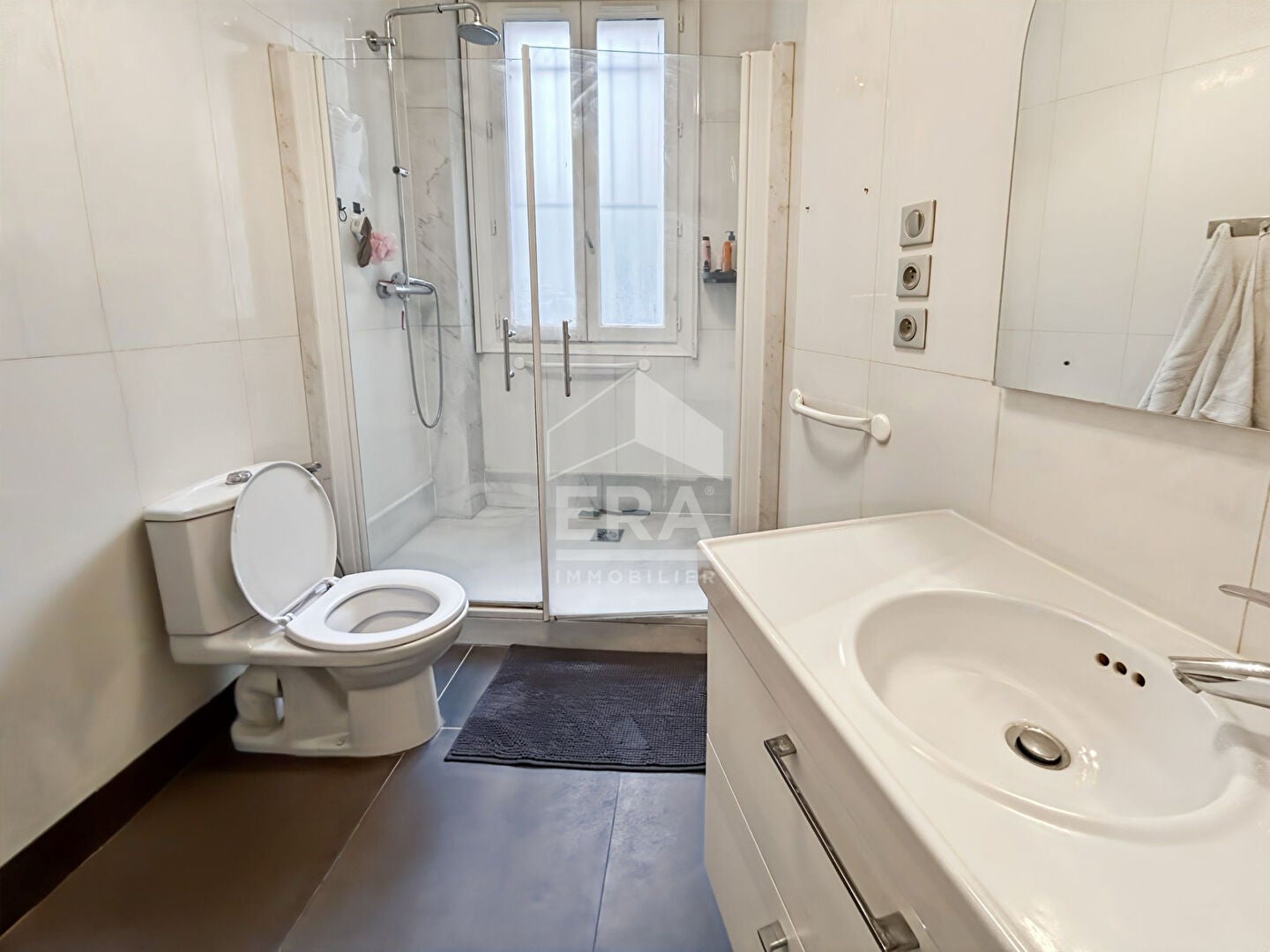 Flat Rue Copernic in Paris