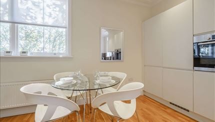 Flat Hammersmith Broadway in Greater London