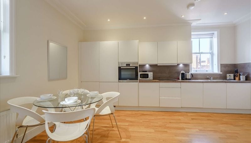 Flat Hammersmith Broadway in Greater London