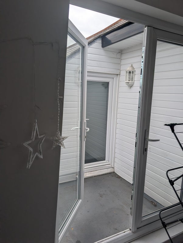 Room Elmfield Road in Greater London